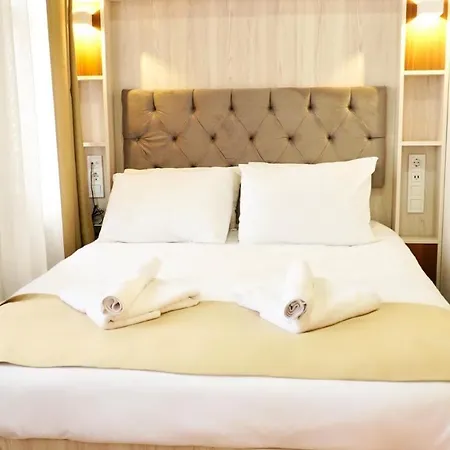 Qonaq & Отель 3*