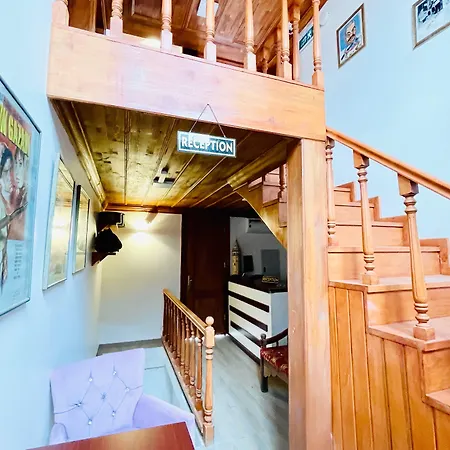 Qonaq & Отель 3*