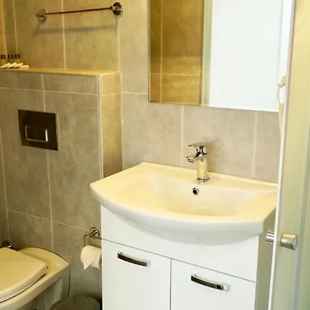 Hotel Qonaq & Estambul