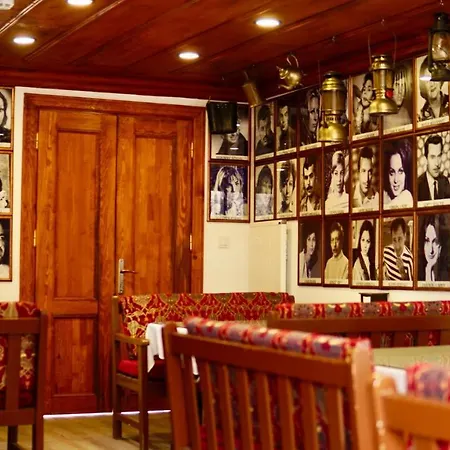Hotel Qonaq &