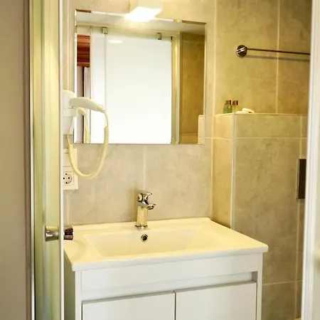Hotel Qonaq & Istanbul