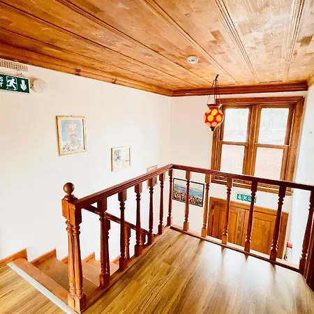 Hotel Qonaq & 3*