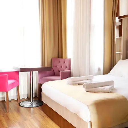 Qonaq & 3* Istanbul
