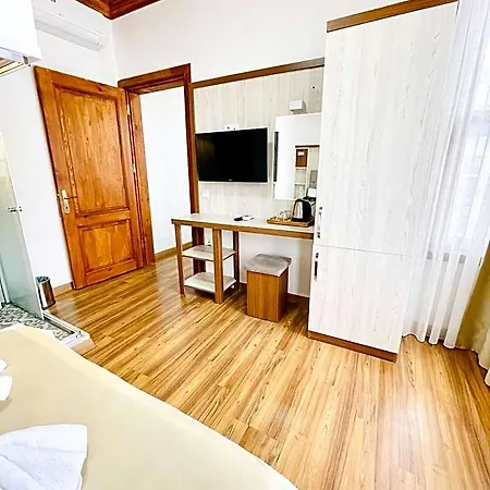 Hotel Qonaq & 3*