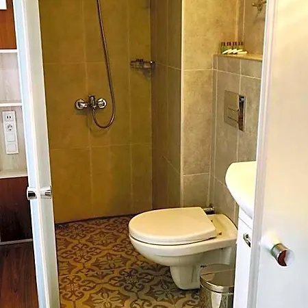 Qonaq & 3* Istanbul