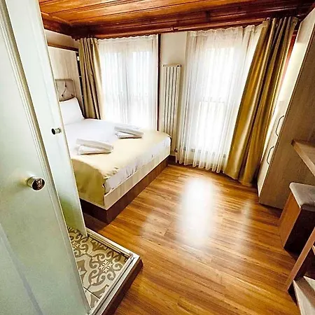 Hotel Qonaq &