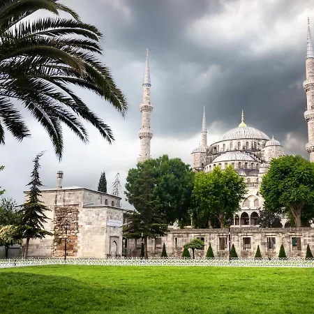 Hotel Qonaq & Estambul