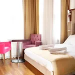 Отель Qonaq & 3*